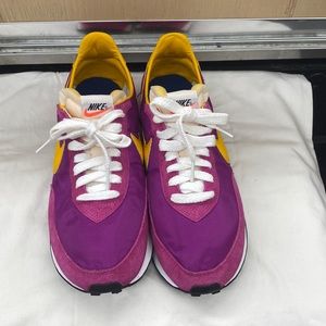 Nike Waffle Trainer 2 Fireberry , size 10. KEA
